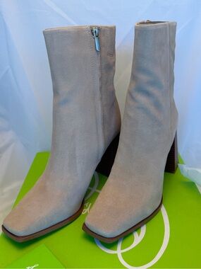NWB Sam Edelman Ivette, Sesame Suede Ankle Boot Size 10M